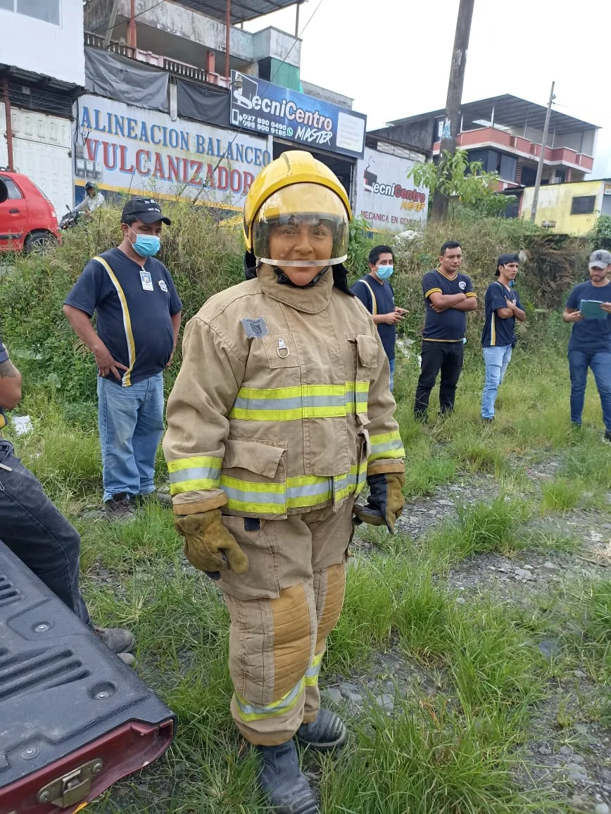 Profesional en traje de seguridad